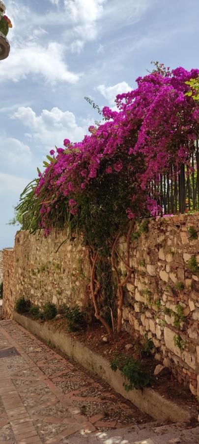 تاورمينا B&B Akropolis المظهر الخارجي الصورة